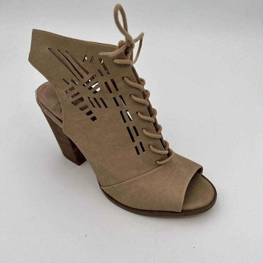 Women’s Restricted Laser Cut Tie Heels Size 8 Beige Open-Toe